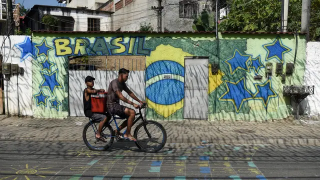 Mural Piala Dunia Hiasi Dinding Jalanan Kota Rio de Janeiro