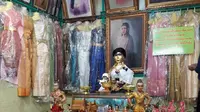 Kisah 'Hantu Janda' yang Takluk dengan Kaus Merah