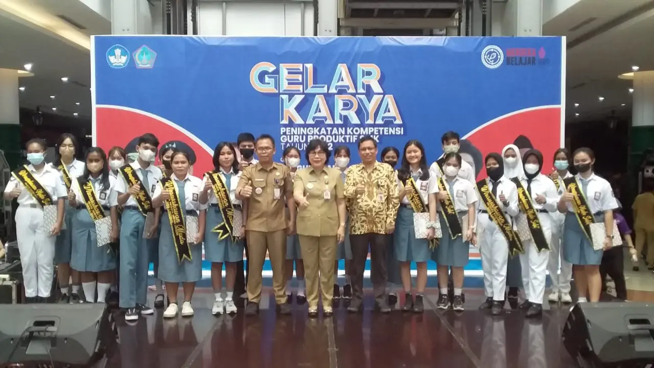 Semarak pelaksanaan Gelar Karya Pendidikan Vokasi yang dilaksanakan diatrium Bahu Mall Manado, Senin (12/12/2022).