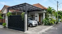 6 Model Carport dengan Dinding Roster, Bikin Sirkulasi Udara Lebih Baik
