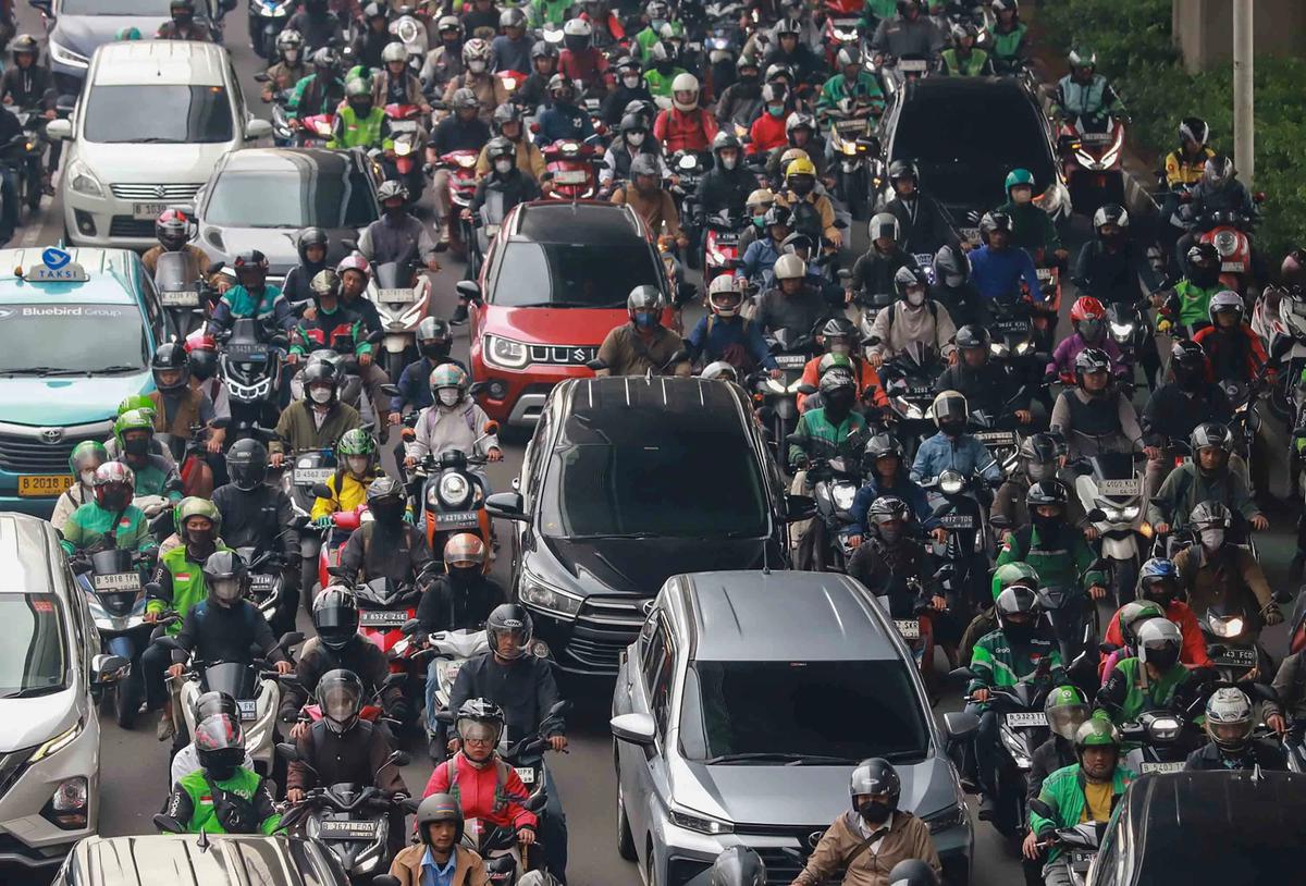 FOTO: Jakarta Kembali Macet di Hari Pertama Kerja dan Sekolah 2026
