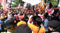 The Jakmania gelar aksi demo damai di depan kantor Kemenpora (Antonius Hermanto/Liputan6.com)