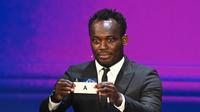 Mantan gelandang Chelsea dan Persib Bandung, Michael Essien, saat menghadiri pengundian Liga Champions 2021/2022, Kamis (26/8/2021). (OZAN KOSE / AFP)