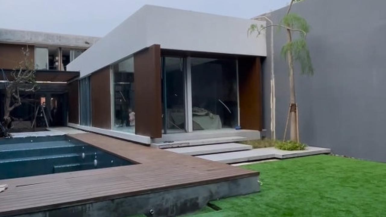 Mewah Bernuansa ala Vila di Bali, 8 Potret Rumah Baru Mona Ratuliu yang Luas dan Estetik Abis