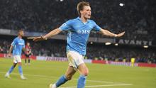 Selebrasi Scott McTominay dalam laga Serie A antara Napoli vs Cagliari, Sabtu (24/5/2025). (AP Photo/Gregorio Borgia)