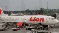 4 Juni - Salah satu pesawat Lion Air gagal mendarat di Bandara El Tari Kupang, Nusa Tenggara Timur, Rabu, sekitar pukul 14.35 WITA, akibat angin kencang yang mengganggu pendaratan pesawat jenis Boeing tersebut. (Istimewa)