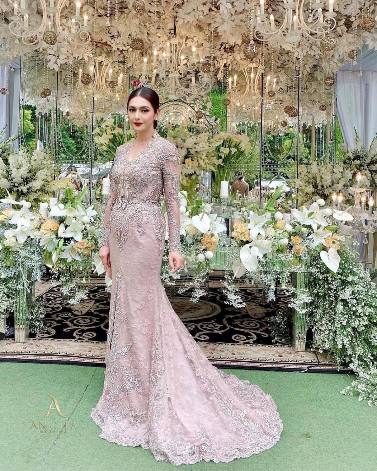 Inspirasi Gaya Kondangan Artis, Dari Dian Sastro hingga Krisdayanti