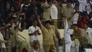 Ketum Partai Gerindra Prabowo Subianto dan ribuan buruh saat peringatan May Day Nasional di Gedung Istora Senayan, Jakarta, Selasa (1/5). Ribuan buruh memberi dukungan kepada Prabowo Subianto sebagai Presiden pada Pilpres 2019. (Merdeka.com/Imam Buhori)