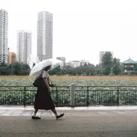 Perlengkapi tas dengan kebutuhan saat hujan. (Copyright Pexels/Christiano Sinisterra)