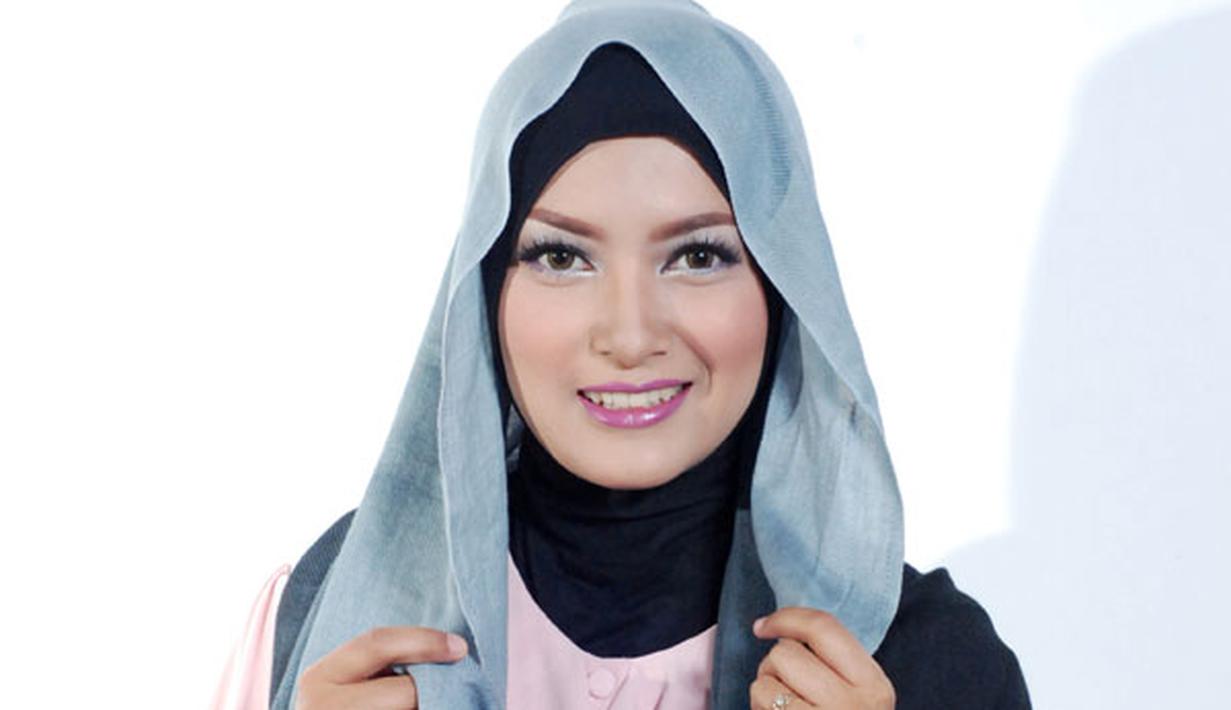 Tutorial Hijab Pashmina Gradasi Yang Anggun Dan Mempesona Fimela