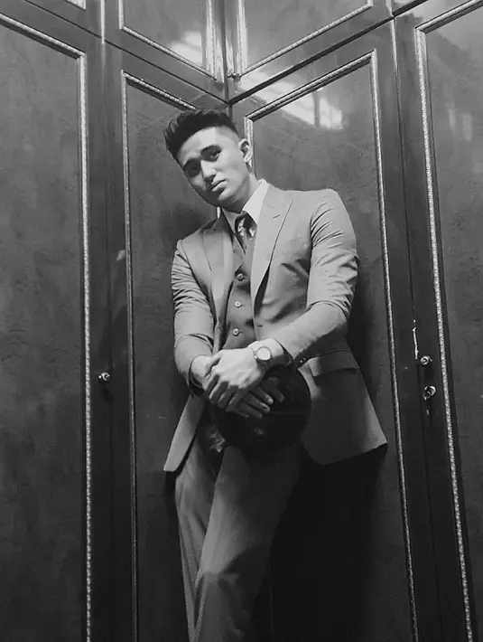 Sabda Ahessa merupakan anak dari Alm. Sys NS. Lantaran hobi bermain basket, Sabda pun punya bentuk badan yang tinggi tegap. (Foto: instagram.com/sabdaahessa)