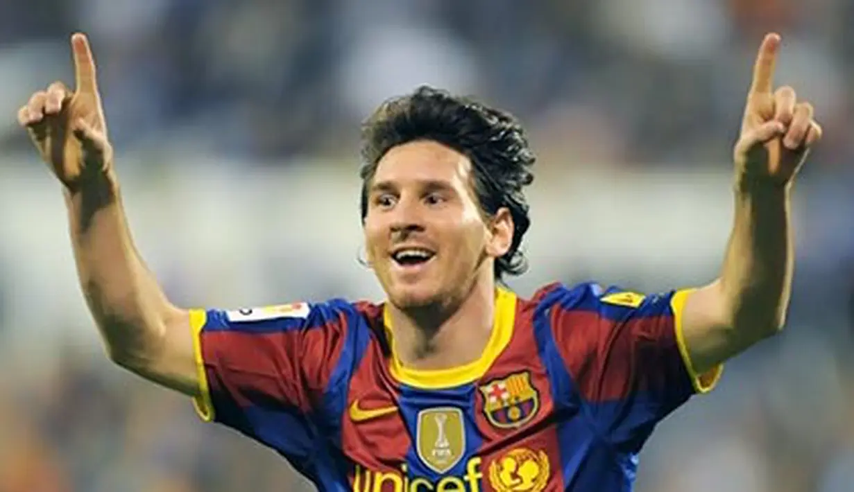 Gaya selebrasi gol yang khas dari striker Barcelona Lionel Messi yang memborong dua gool kemenangan 2-0 atas Real Zaragoza pada partai La Liga di Nou Camp, 23 Oktober 2010. AFP PHOTO/LLUIS GENE