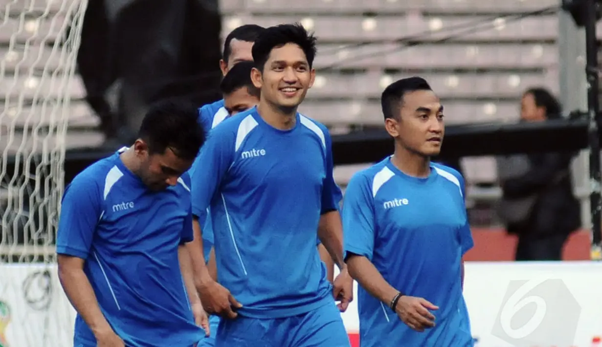 Beberapa selebritis masuk dalam skuad Indonesia All Star yang dipersiapkan melawan Park Ji Sung & Friends di stadion GBK Jakarta, (1/6/2014). (Liputan6.com/Helmi Fithriansyah)