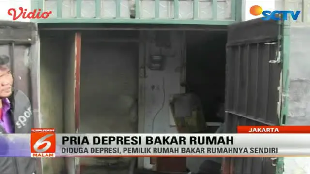 Asap tebal terus keluar dari rumah milik Winata di Jalan Fatmawati Raya Nomor 17, Gandaria Selatan, Cilandak, Jakarta Selatan, Rabu petang. 