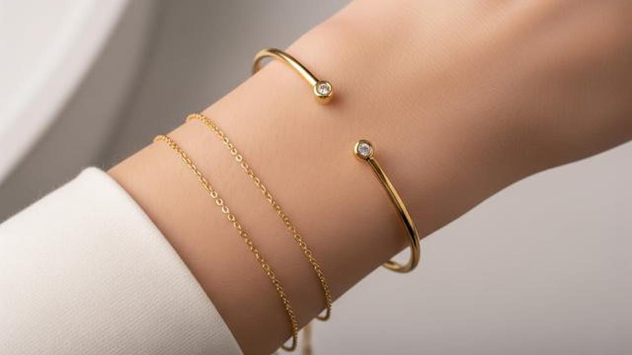 Gelang Choker dengan Bukaan Sederhana/Model Gelang Emas Choker Simpel Tapi Elegan (Sumber: gemini)