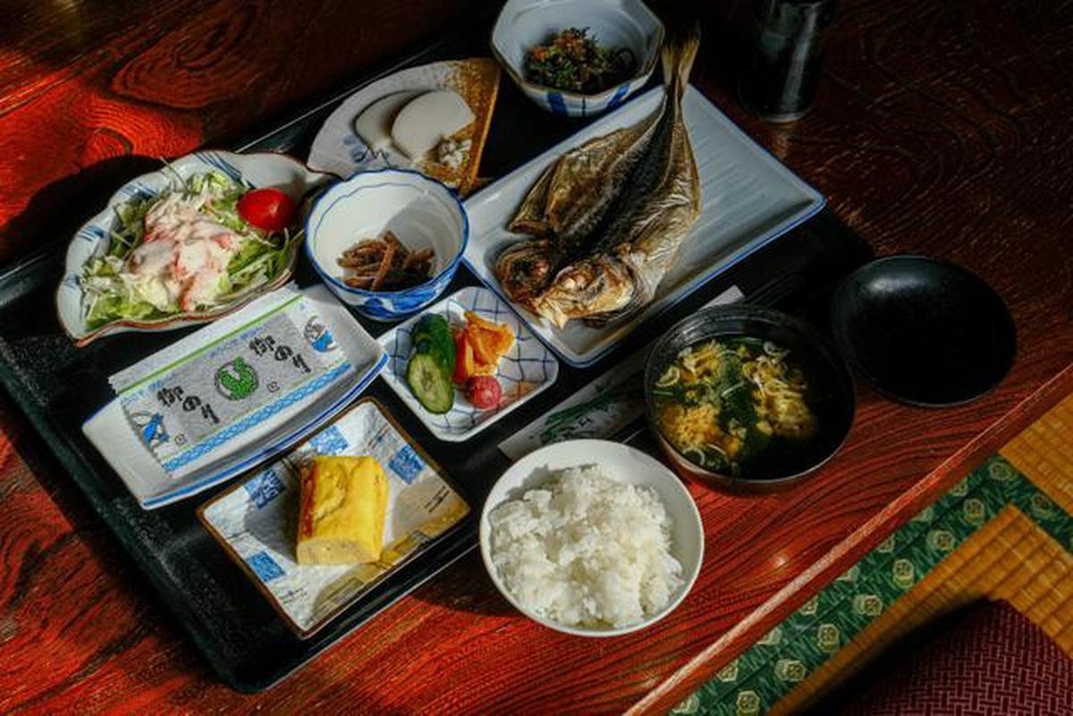 Tips Pola Makan Sehat Selama Libur Akhir Tahun, Nikmati Liburan Tanpa Korbankan Kesehatan
