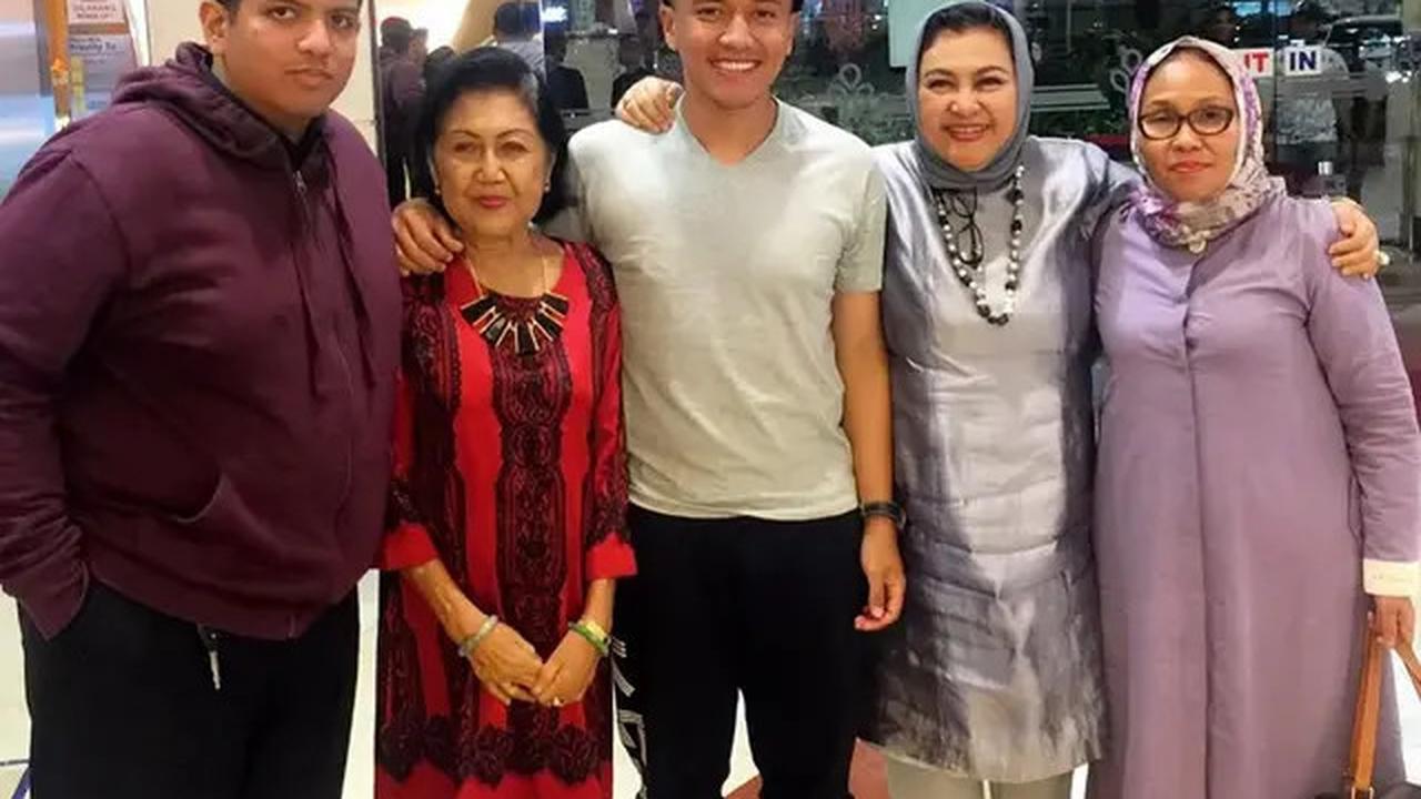 6 Potret Emilia Contessa Bareng Keluarga, Tinggalkan Kenangan Tak Terlupakan
