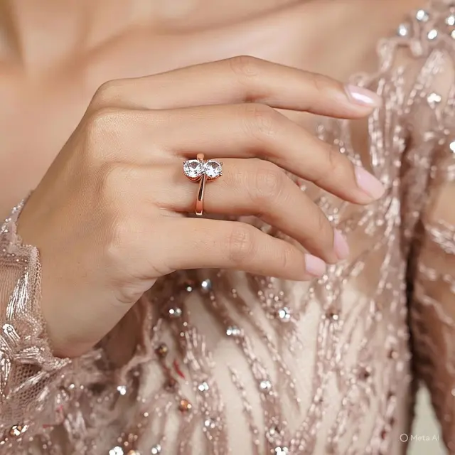 Cincin Tunangan Rose Gold dengan Permata