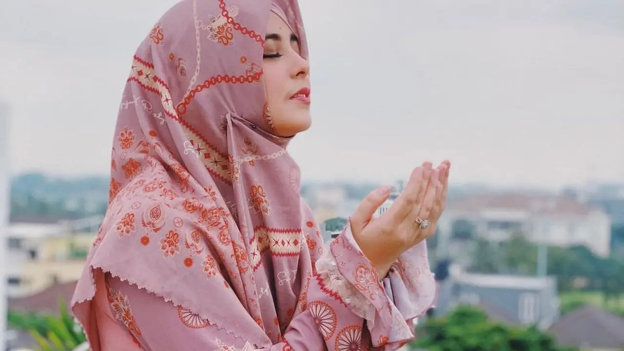 Risty Tagor hijab motif