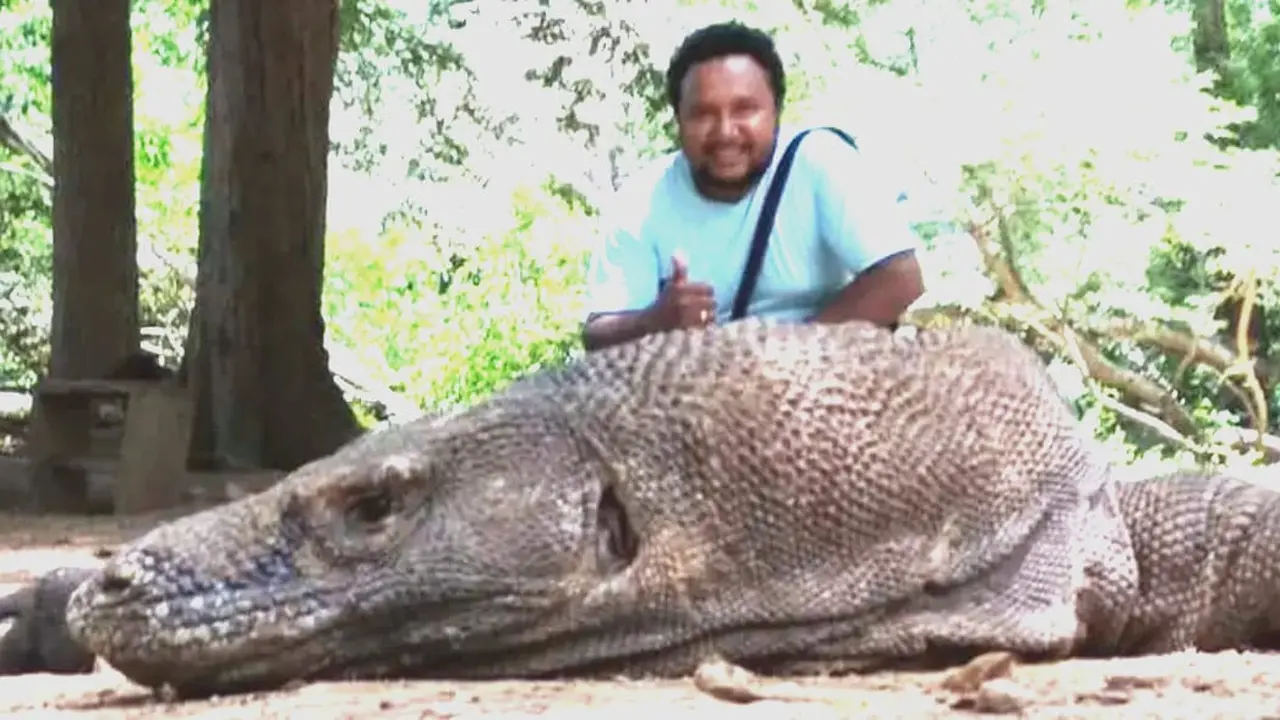 Salah satu wisatawan saat berkunjung ke Pulau Komodo, Labuan Bajo, Kabupaten Manggarai Barat, NTT (Liputan6.com/Ola Keda)