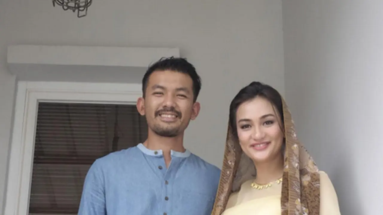 [Bintang] Rio Dewanto dan Atiqah Hasiholan