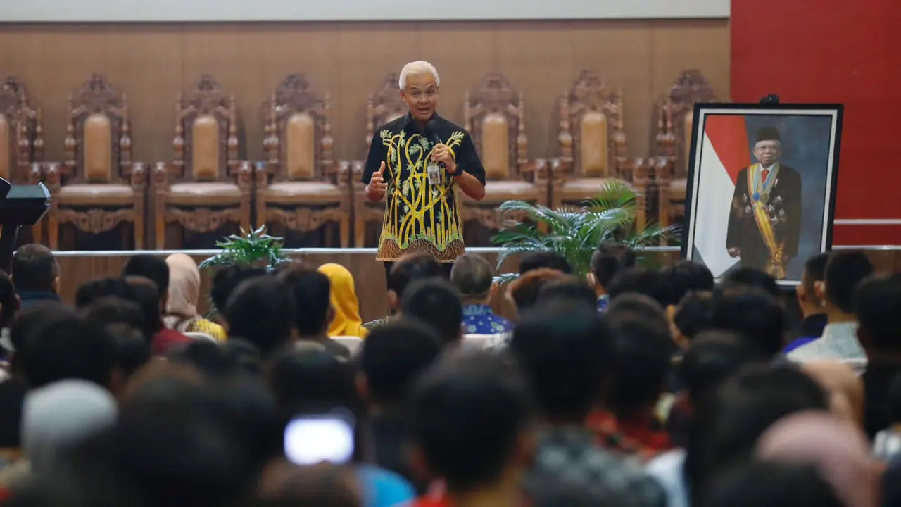 Gubernur Jateng Ganjar Pranowo saat mengisi acara di Auditorium Prof. Wuryanto UNNES, Semarang. (Istimewa)