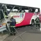 Bus wisata yang membawa pengunjung dari China terbakar. (Ksl.com)