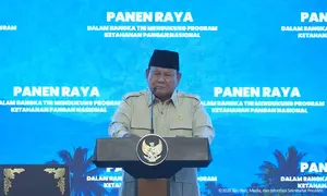 Presiden Prabowo Subianto memimpin Panen Raya TNI yang digelar serentak di 43 lokasi dari Lanud Abdulrachman Saleh, Kabupaten Malang, Jawa Timur, Jumat (17/7/2026).