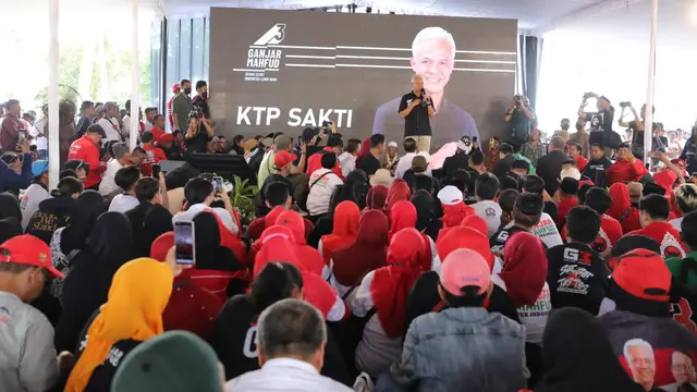 Ganjar Pranowo mensosialisasi salah satu program unggulannya, yakni KTP Sakti di Boyolali,