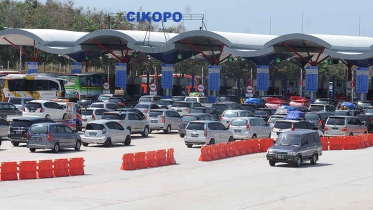 Brimob bersenjata laras panjang amankan arus mudik di Tol Cipali