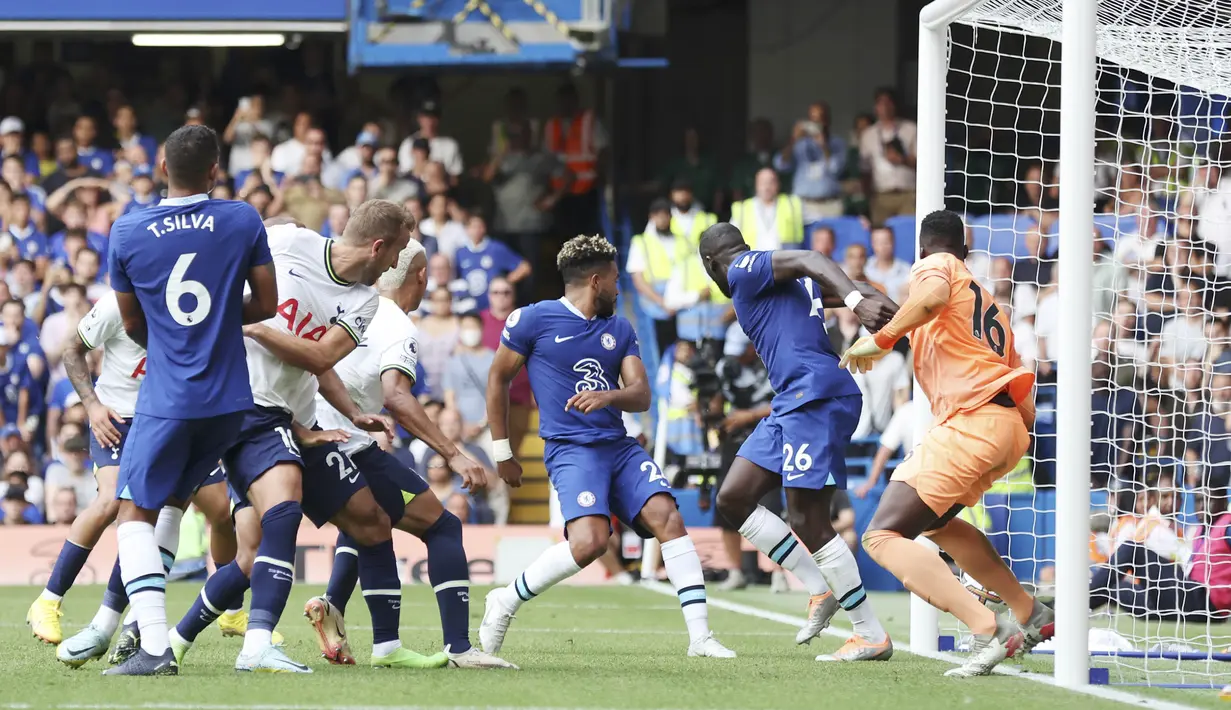 Hasil seri itu membuat kedua tim sama-sama mengumpulkan empat poin. Namun, Tottenham berada di peringkat ke-4 klasemen sementara, sedangkan Chelsea berada di peringkat ke-7. (AP/Ian Walton)