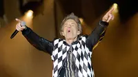 Penampilan Mick Jagger saat konser Rolling Stones dalam tur 'No Filter' di Soldier Field, Chicago, Amerika Serikat, Jumat (21/6/2019). Rolling Stones sendiri saat ini dipunggawai oleh Mick Jagger, Richards, Ronnie Wood, dan Charlie Watts. (Photo by Rob Grabowski/Invision/AP)