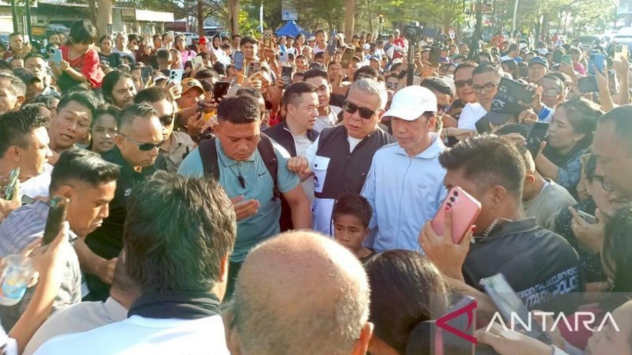 Jokowi Dikerubuti Warga Saat Jalan Santai di Car Free Day Kupang