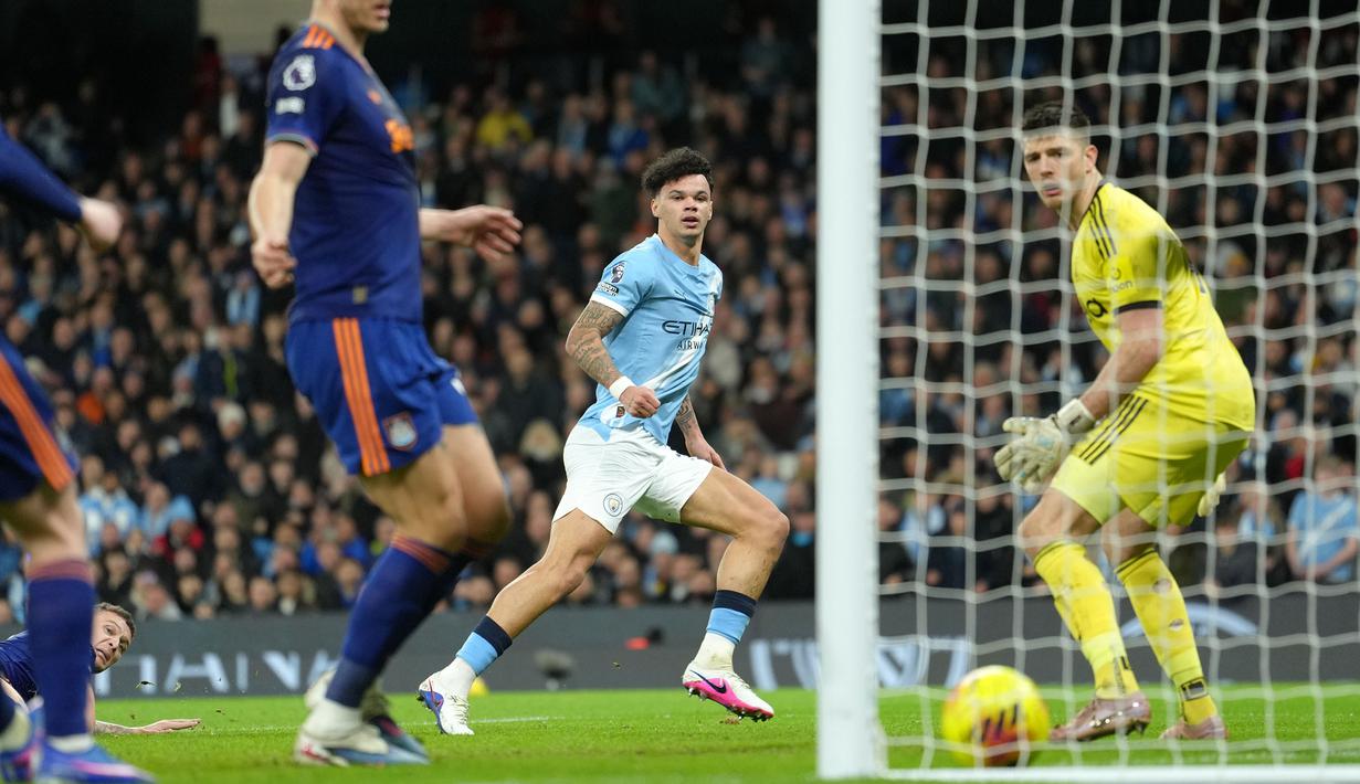 Kemenangan Manchester City atas Newcastle United dalam laga lanjutan Liga Inggris pada Sabtu (21/02/2026) tak lepas dari penampilan apik Nico O'Reilly. (AP Photo/Jon Super)