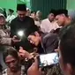 Viral Video Gus Iqdam Potong Rambut Pria Mabuk, (TikTok)