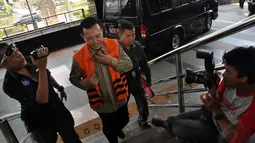 Perpanjangan masa penahanan ini merupakan yang ketiga bagi Bupati Karawang Ade Swara, Jakarta, (14/10/14). (Liputan6.com/Miftahul Hayat)