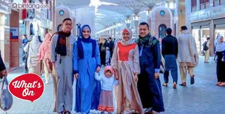 Aurel Hermansyah dan keluarganya tengah menjalani ibadah umrah. Melihat Aurel berhijab, banyak netizen yang berharap Aurel tetap menggunakan hijab usai umrah.