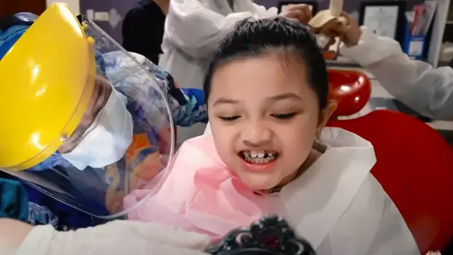 5 Potret Terbaru Arsy Hermansyah Pakai Behel, Penampilannya Jadi Sorotan