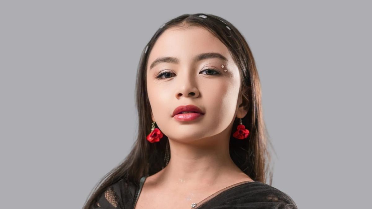 Azza Koto Penyanyi Muda Multitalenta yang Siap Bersinar, Rilis Album 12.12.12 dan Bintangi Film Horor
