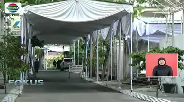 Selain itu, tenda yang rencananya digunakan untuk prosesi siraman mulai terpasang di depan rumah Jokowi.