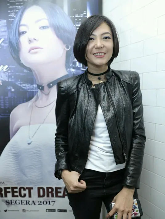 "Aku baru single kok, ya ditanya nyarinya yang gimana ya aku jawabnya yang cocok aja," ucap Poppy Sovia ditemui di kawasan SCBD, Sudirman, Jakarta Selatan, Selasa (7/2/2017). (Galih W. Satria/Bintang.com)