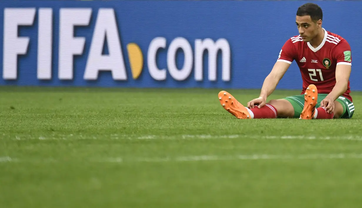 Ekspresi pemain Timnas Maroko, Sofyan Amrabat setelah pertandingan melawan Iran di babak penyishan Grup B Piala Dunia 2018 yang berlangsung di Saint Petersburg Stadium, Rusia, Jumat (15/6/2018).Setelah sukses bersama Timnas Maroko U-17, Sofyan Amrabat terpilih dalam skuad pemain Maroko untuk Piala Dunia FIFA 2018 di Rusia. (AFP/Christophe Simon)