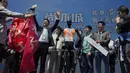 Robot humanoid Tiangong Ultra bersama timnya memenangkan ajang lari half marathon yang berlangsung di Beijing, China, Sabtu (19/04/2025). (AP Photo/Ng Han Guan)