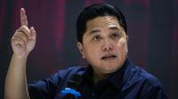 Ketua Umum PSSI, Erick Thohir memberikan keterangan kepada wartawan saat konferensi pers perihal pembentukan Satgas PSSI yang berlangsung di GBK Arena, Senayan, Jakarta, Jumat (28/04/2023). (Bola.com/Bagaskara Lazuardi)