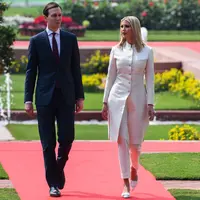 Penasihat senior Gedung Putih Ivanka Trump dan Jared Kushner tiba di Hyderabad House, New Delhi, India pada Selasa, 25 Februari 2020. (PRAKASH SINGH / AFP)