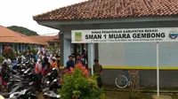 Atap Ambruk, 20 Siswa SMA di Bekasi Sedang Belajar Jadi Korban