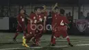 Kegembiraan pemain ASIOP Apacinti setelah mencetak gol ke gawang Afza United Malaysia dalam final Cup U-10 Serpong City International Soccer Tournament di Sabnani Park, Tangerang Selatan. Minggu (4/12/2016). (Bola.com/Arief Bagus)