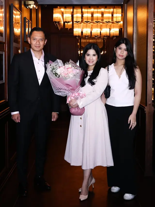 Gaya Annisa Yudhoyono dan AHY saat Rayakan Hari Pernikahan/Instagram @agusyudhoyono