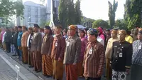 Suasana upacara apel pagi PNS Pemerintah Propinsi Jawa Tengah, Senin (16/2/2015). (Liputan6.com/Edhie Prayitno Ige) 