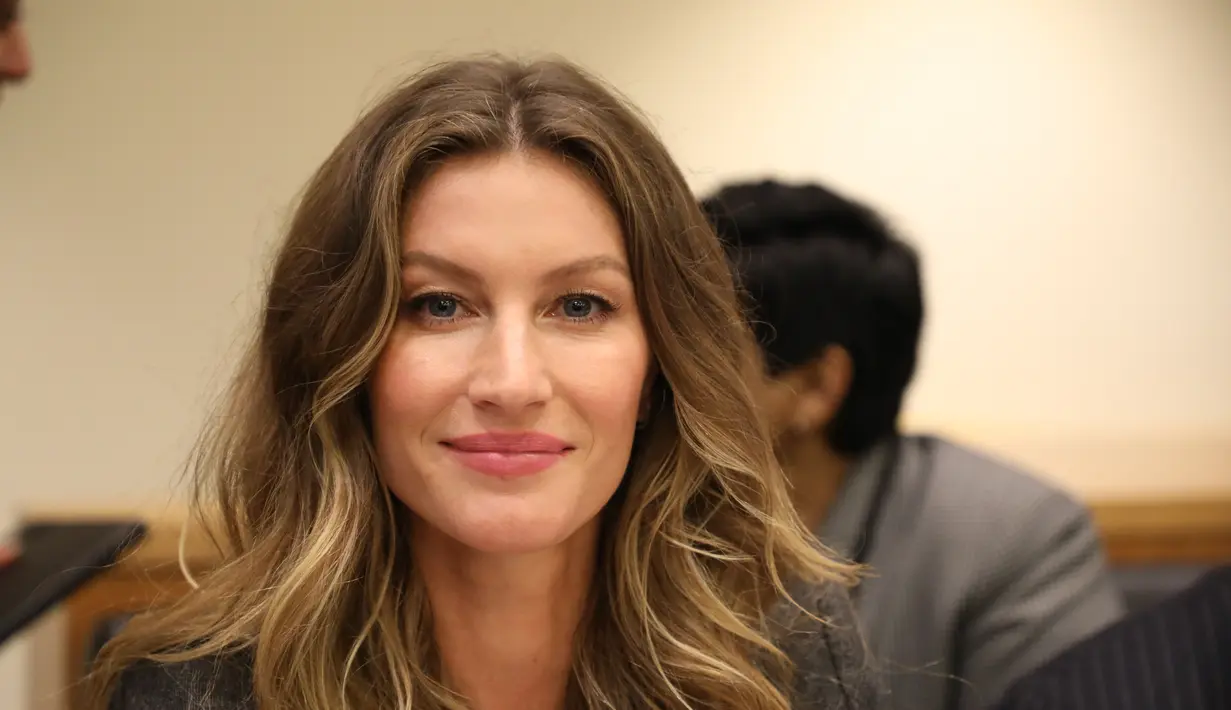 Gisele Bundchen berhenti sekolah  pada 14 tahun untuk menjadi model. Dilansir dari Ranker, Gisele telah menguasai 5 bahasa. (LUDOVIC MARIN / AFP)